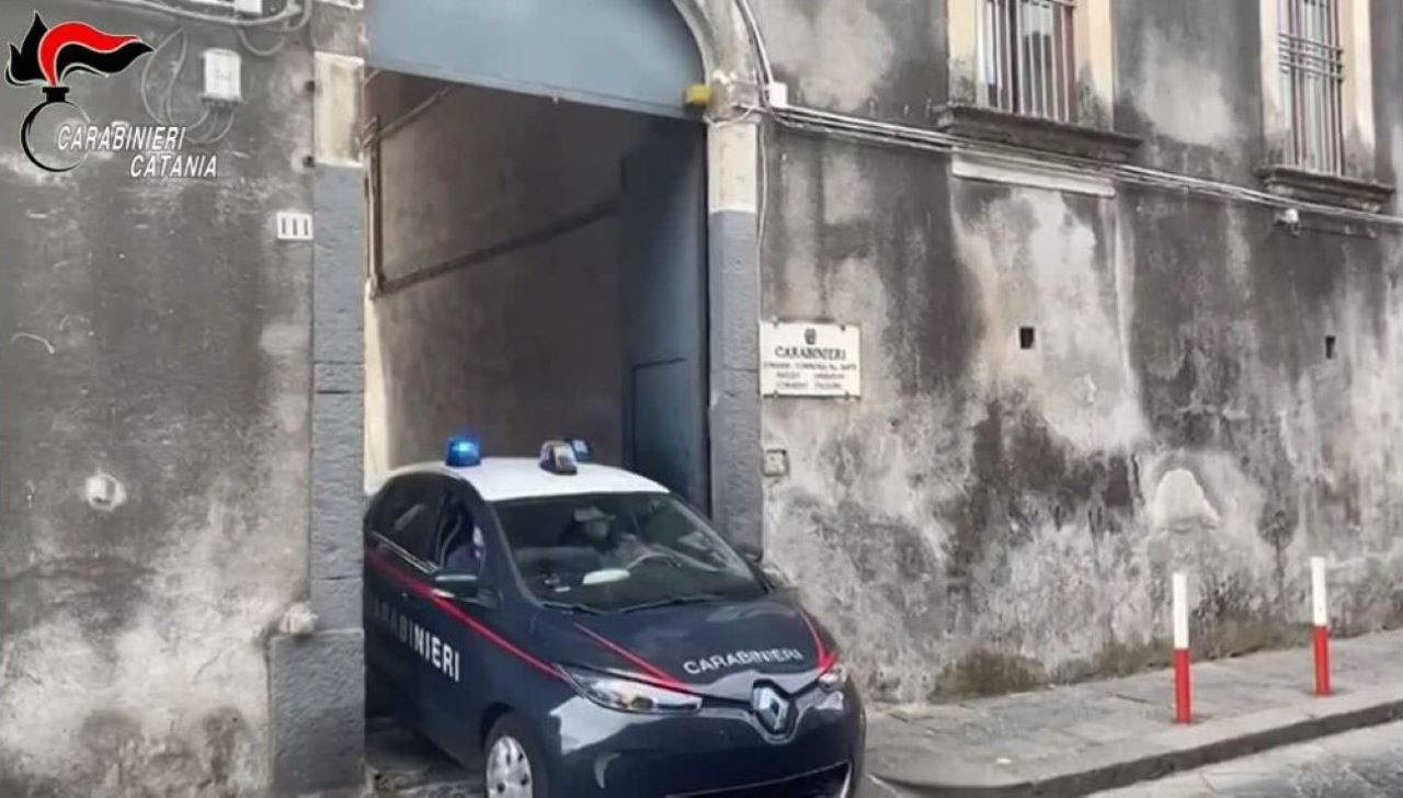 Catania, cambia casa ma dimentica di denunciare lo spostamento delle sue armi