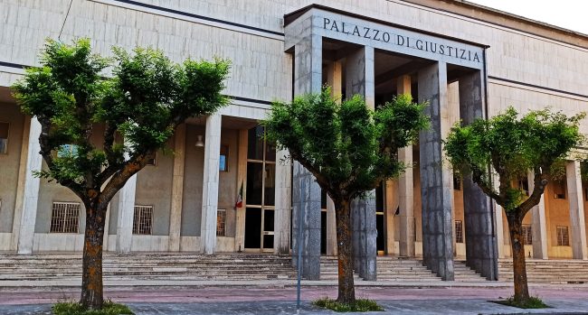 Enna, rinviati a giudizio vescovo e parroco accusati di falsa testimonianza