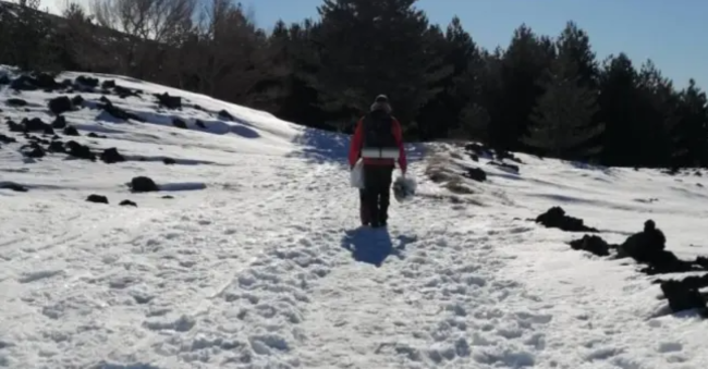 Etna, escursionista rimane bloccata sul versante Sud: soccorsa dal Corpo Forestale