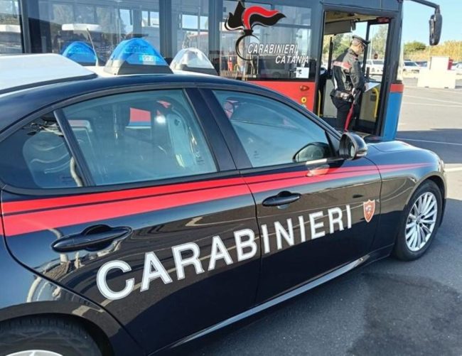Tenta rapina in via del Bosco e fugge sull’autobus: denunciato giovanissimo catanese