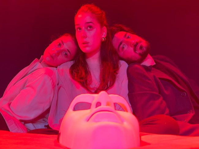 A Teatro Bis “Nata contro – l’eco di Antigone”, rilettura in chiave contemporanea del dramma di Sofocle