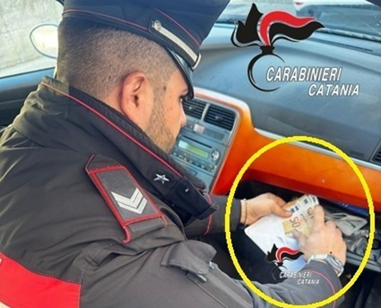 In giro a spendere soldi falsi: 3 denunciati nel Catanese