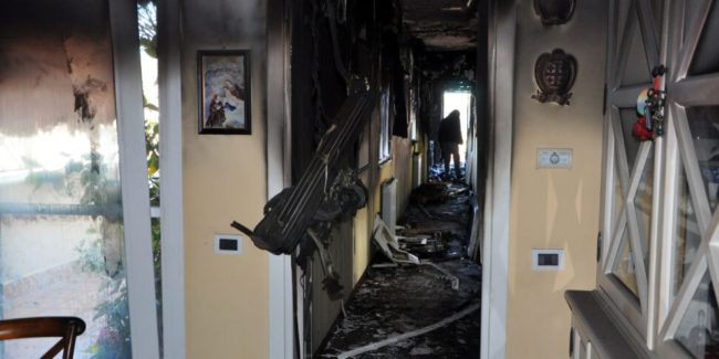 Palermo, incendio in un attico di via Lo Jacono: salvata una famiglia