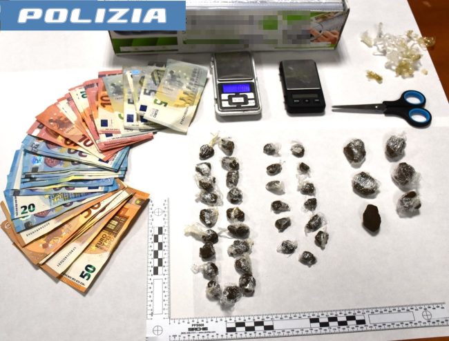 Arrestato pusher a Caltagirone, il profitto raggiunge la somma di 800 euro