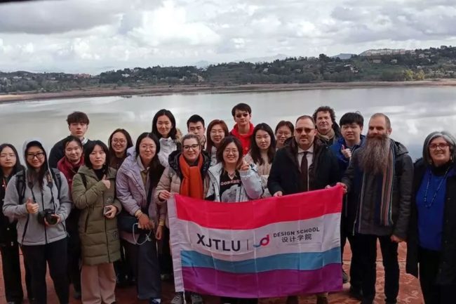 Siccità e crisi idrica: 15 studenti cinesi in visita al lago di Pergusa