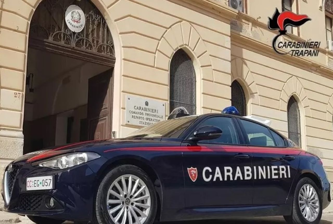 Tentato omicidio a Marsala, giovane preso a colpi di mazza e poi investito con l’auto: 2 arresti