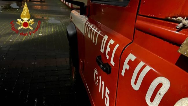 Partinico, villetta e auto di un pensionato prendono a fuoco