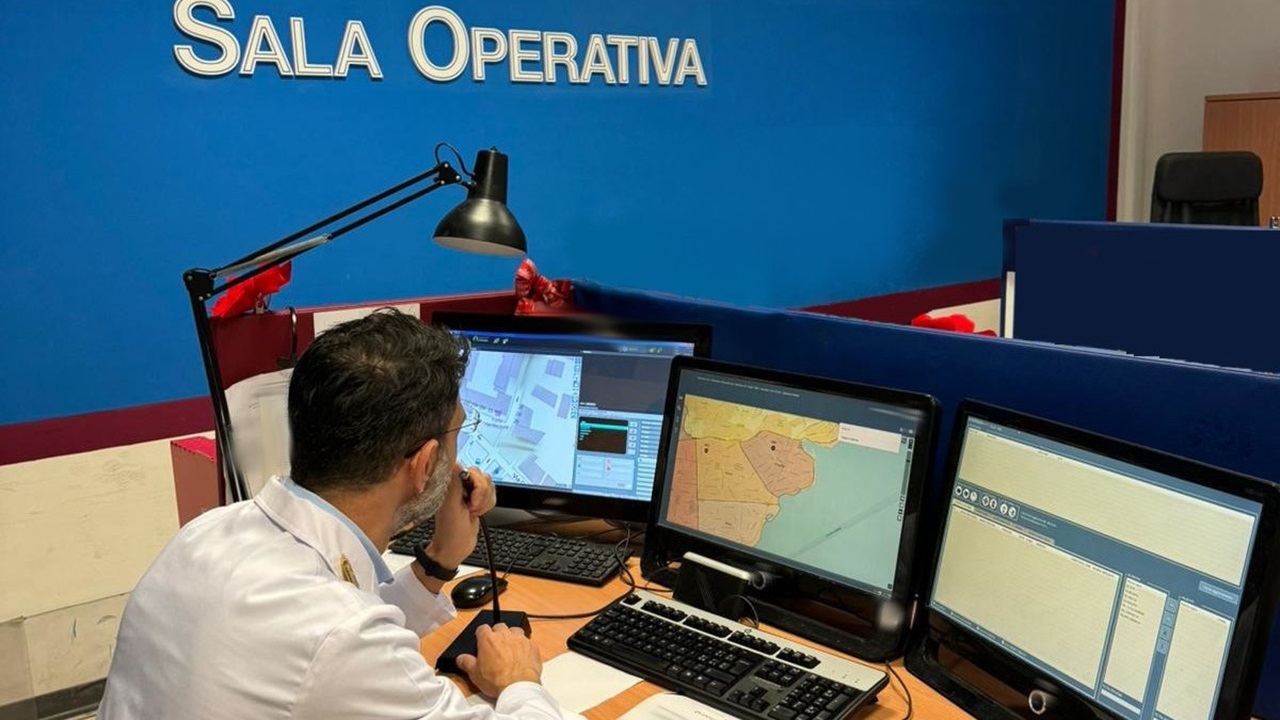 Catania, donna aggredita da un uomo accovacciato sul cofano della sua auto