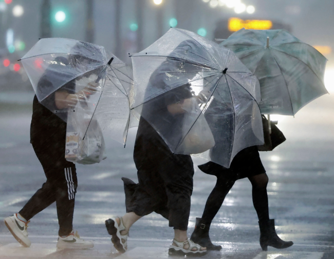 Maltempo a Siracusa, evacuata una scuola
