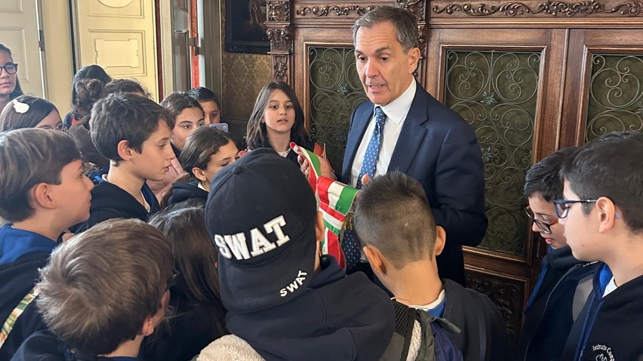 Gli studenti dell’I.C. Cavour impegnati nei percorsi progettuali nel cuore della città, “Melior de Cinere Surgo: Catania La Fenice”