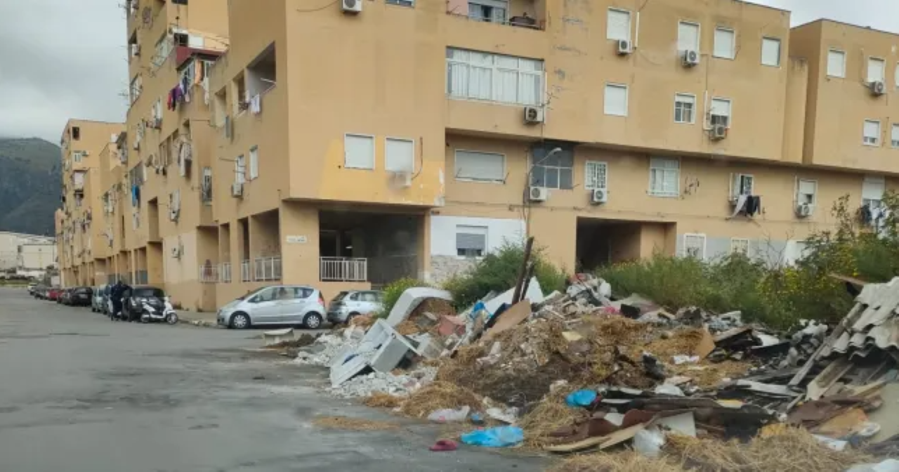 Palermo, aggressione alle forze dell’ordine allo Zen: nove denunce