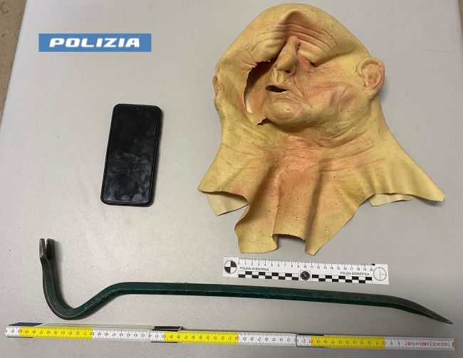 Baby gang di minorenni derubava case nel Catanese: 5 denunce