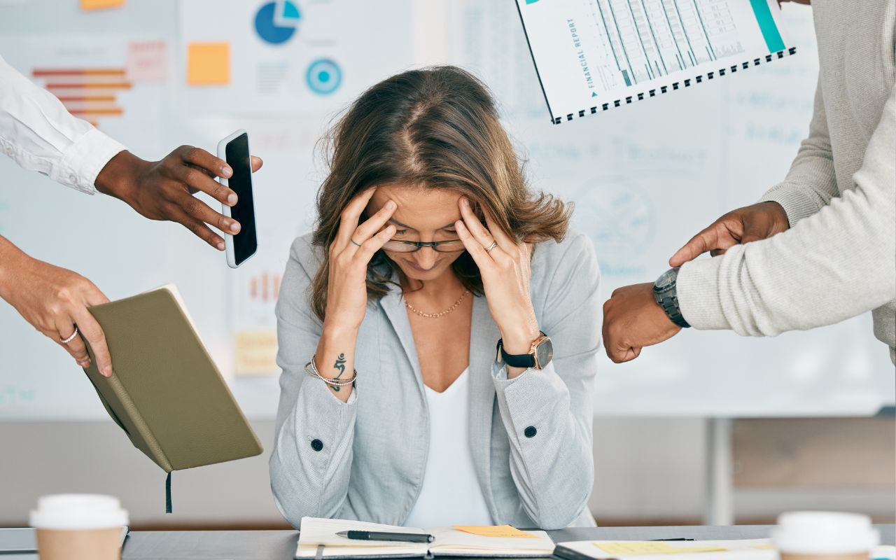 Sentirsi “esauriti” per il lavoro, cos’è il burnout e come riconoscerlo