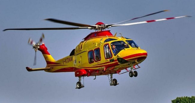 Incidente a Biancavilla, ragazzo si scontra contro un’auto: è grave