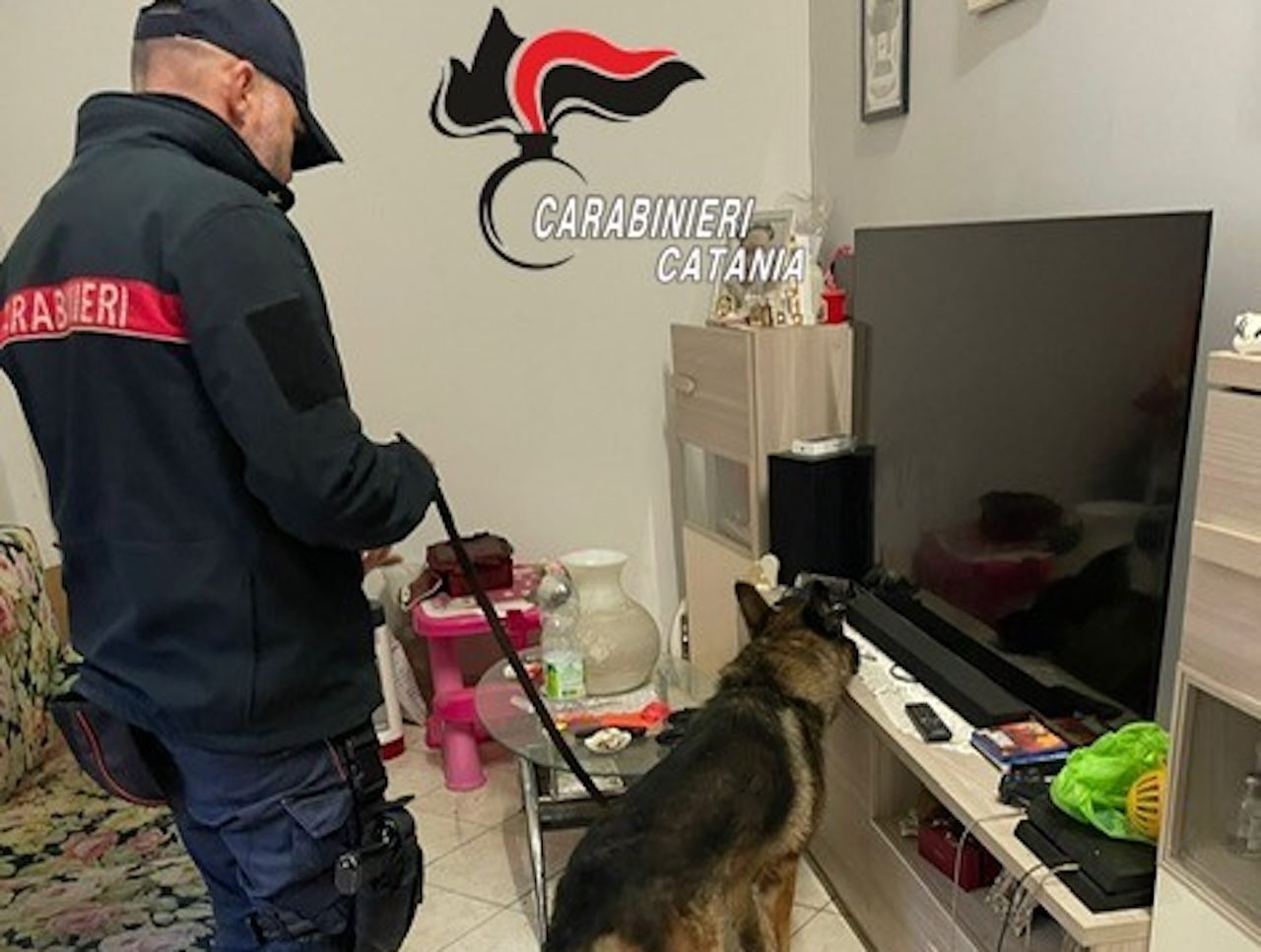 Giarre, arrestato pusher con la cocaina sotto il materasso