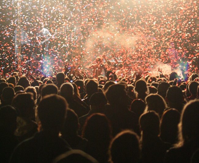 Palermo, bar in centro trasformato in discoteca abusiva: oltre 250 persone in 63 mq, scatta sequestro