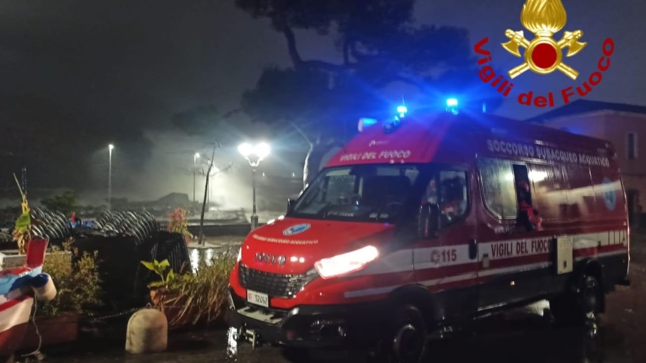 Maltempo nel Catanese, crolla molo a San Giovanni Li Cuti – VIDEO e FOTO