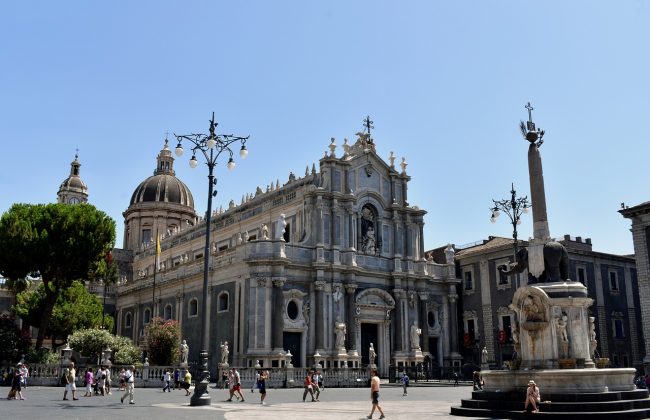 Divieto di stazionamento a Catania, istituite 6 “zone rosse”: i primi preparativi per la festa di Sant’Agata