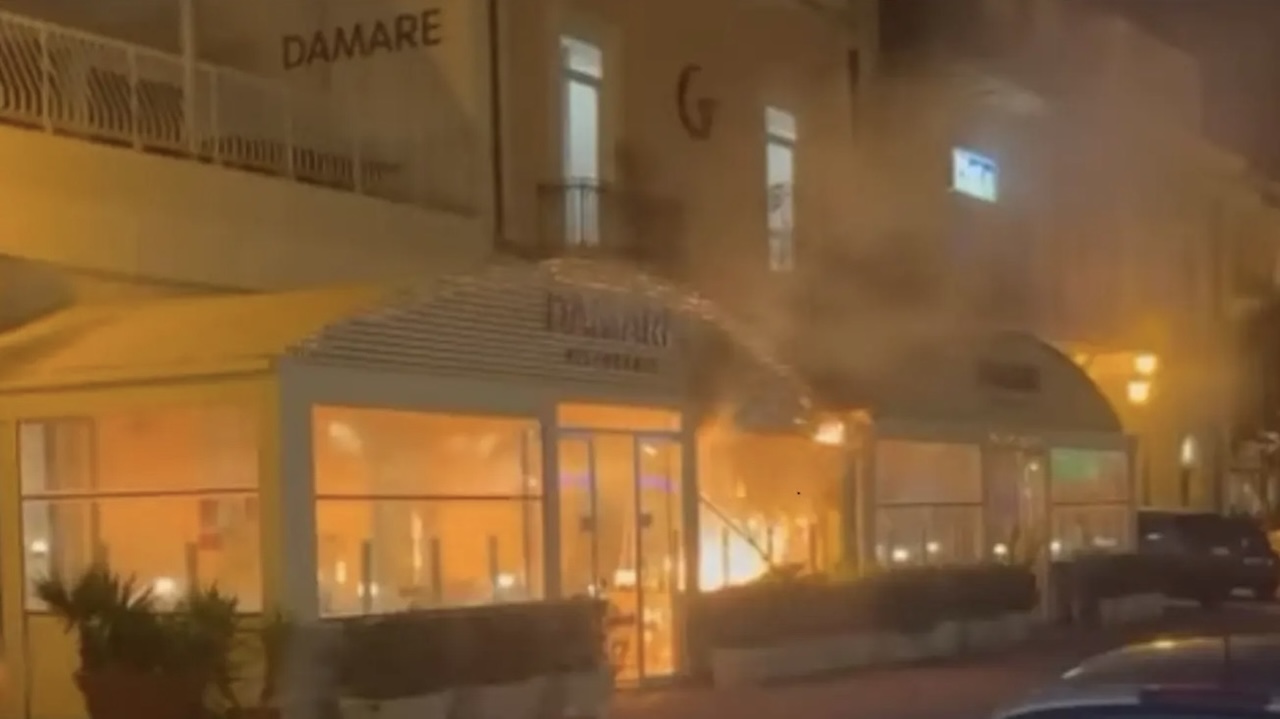 Milazzo, incendio in un ristorante per una stufa: clienti in fuga