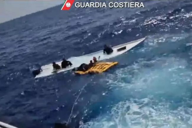 Naufraga barchino a Lampedusa: 20 dispersi, tra cui 5 donne e 3 bambini