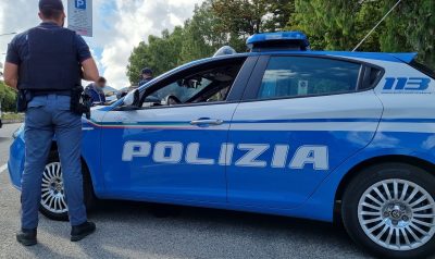 Adrano, minorenne con droga in tasca spinge poliziotto per scappare