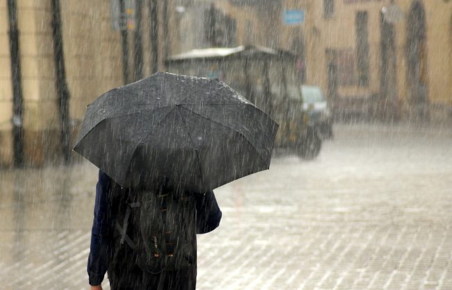 Domani allerta meteo gialla su tutta l’Isola: le PREVISIONI e le TEMPERATURE