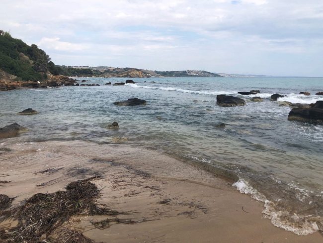 Cadavere di una donna in una spiaggia di Sciacca. Aperto fascicolo di indagine