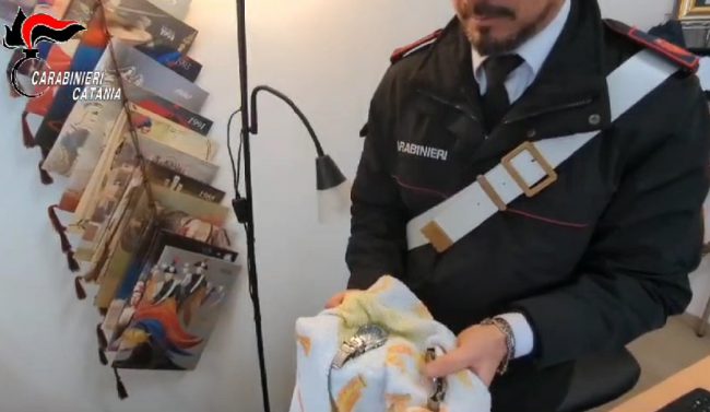 Sventata truffa ad Aci Castello: “Sua figlia è stata arrestata, paghi la cauzione” – VIDEO