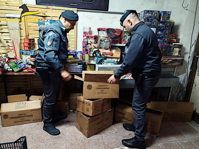 Droga e quasi 300kg di esplosivo: il sequestro nel Catanese 