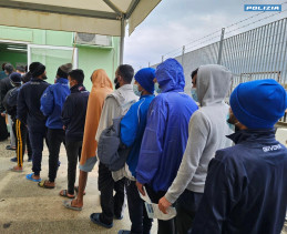 Sbarco “fantasma” tra Pachino e Portopalo: fermati gli scafisti dell’imbarcazione con 36 migranti