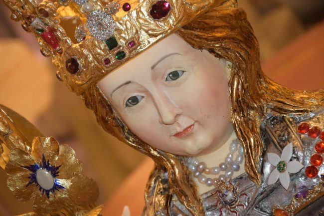 Un capolavoro di devozione: la riproduzione in porcellana fredda di Sant’Agata