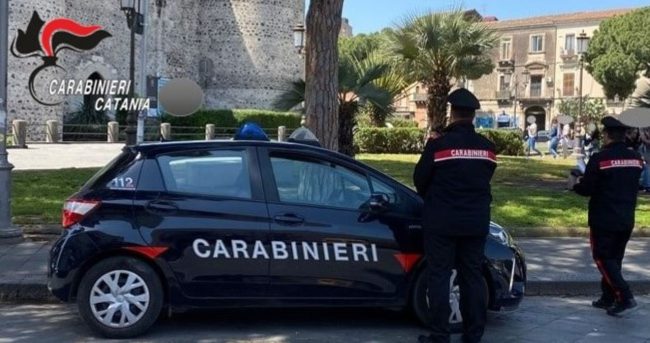Catania, litiga con la moglie e rompe il braccialetto elettronico: “Voglio andare da mia madre”