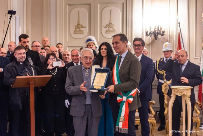 Sant’Agata, il sindaco Trantino consegna la Candelora d’Oro 2025 a Tuccio Musumeci