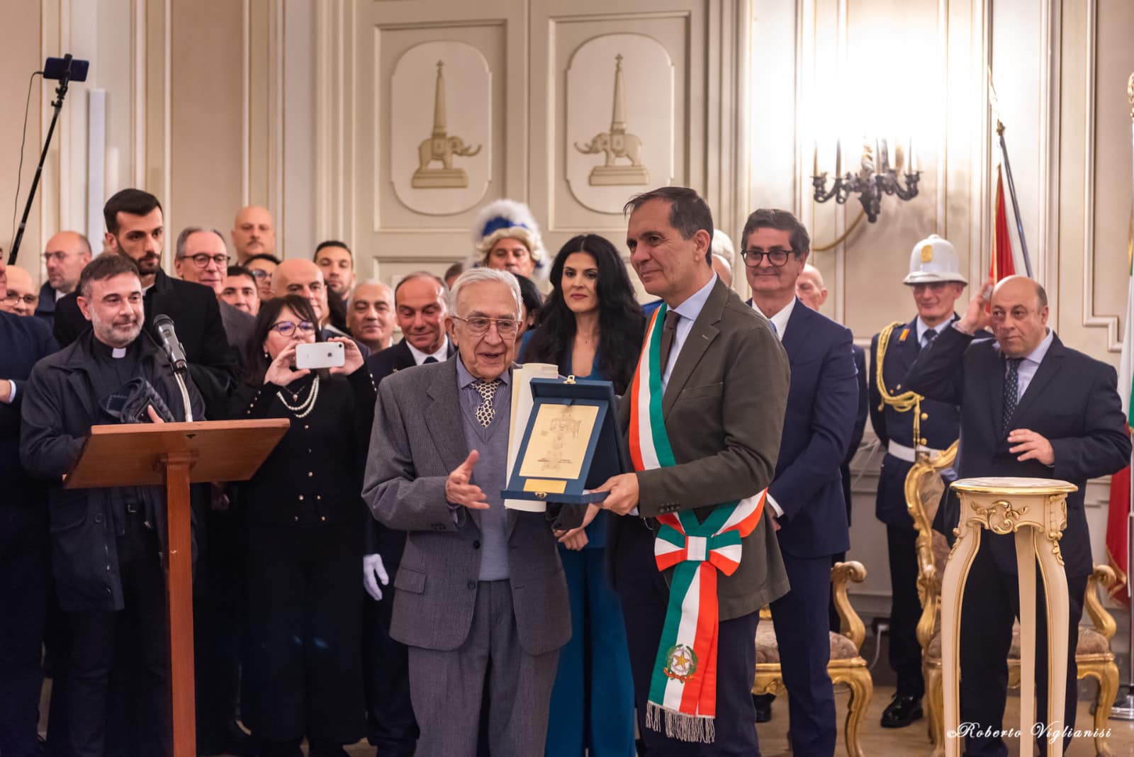 Sant’Agata, il sindaco Trantino consegna la Candelora d’Oro 2025 a Tuccio Musumeci