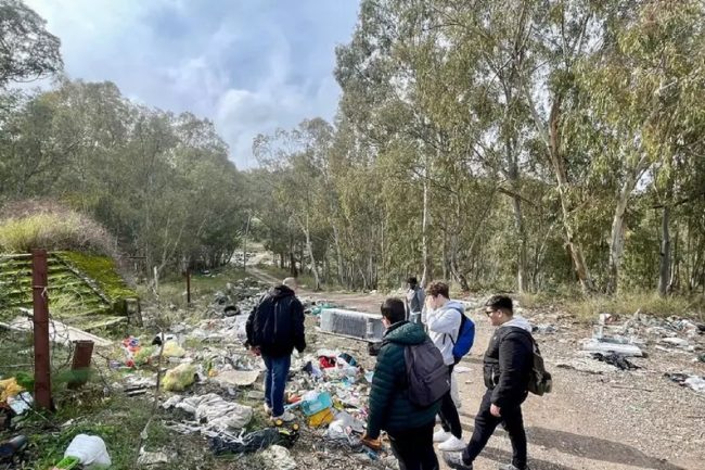 Caltanissetta, studenti in gita trovano discarica a cielo aperto e scrivono una lettera a Schifani