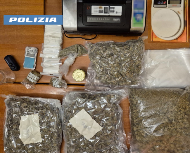 Catania, 60enne sorpreso con oltre 4 kili di marijuana in casa