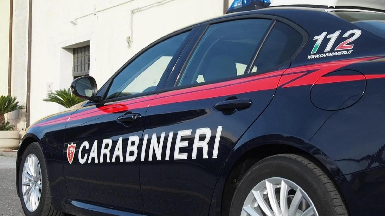 Stordisce e rinchiude i genitori per rubare oggetti di valore, arrestata una donna a Messina