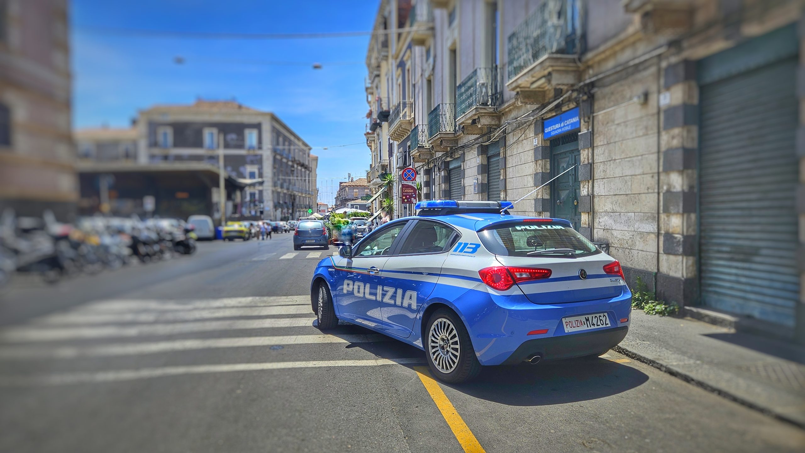 Tenta di bloccare il rapinatore e scatta la rissa: arrestato 38enne a Catania