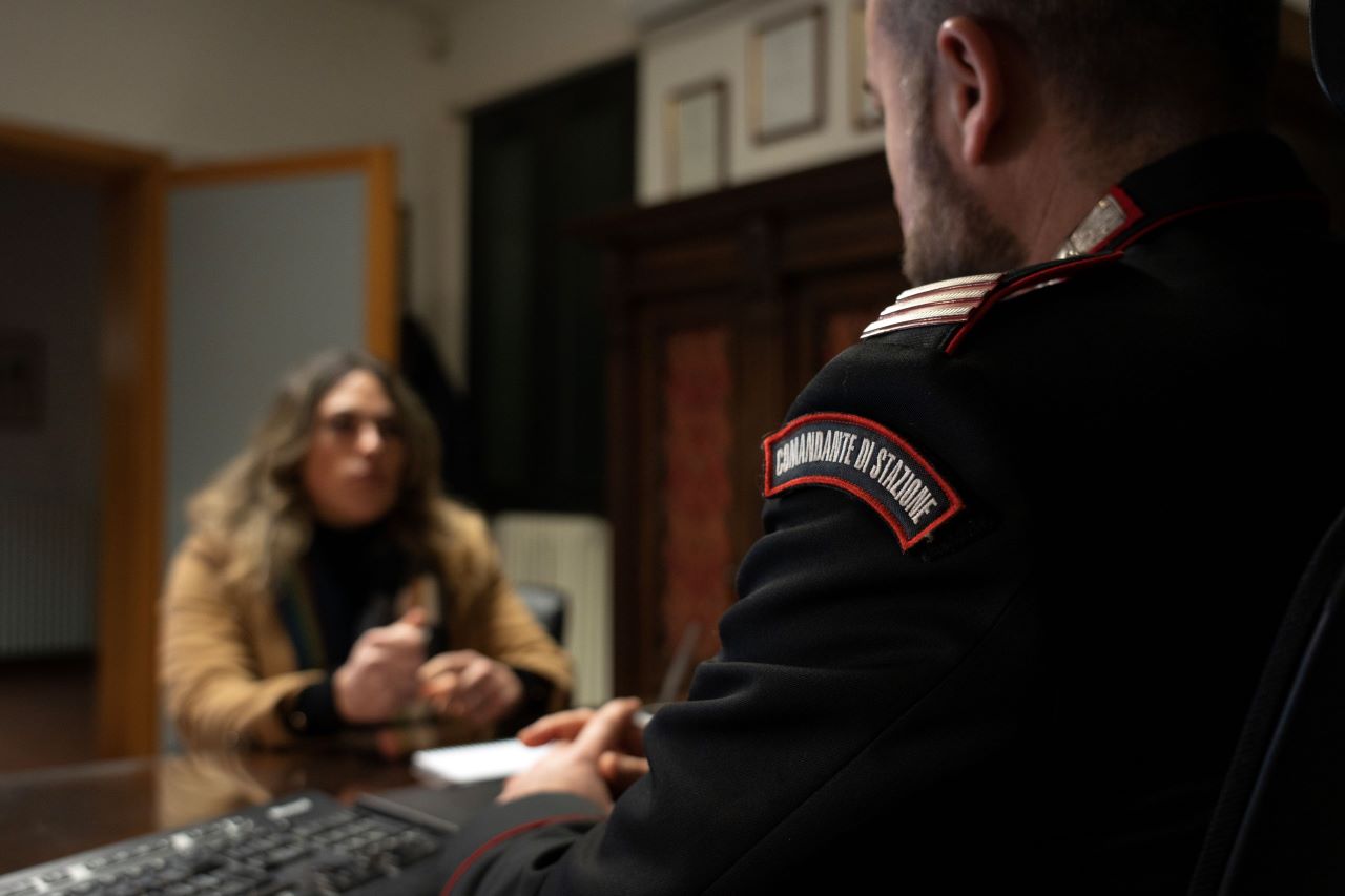 Le violenze fisiche e psicologiche alla moglie: arrestato 29enne a Camastra