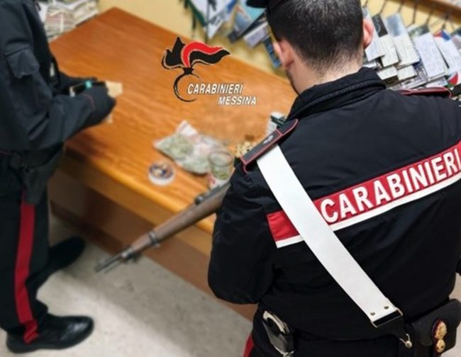 Droga e armi in casa, 29enne arrestato: trovato anche un fucile rubato