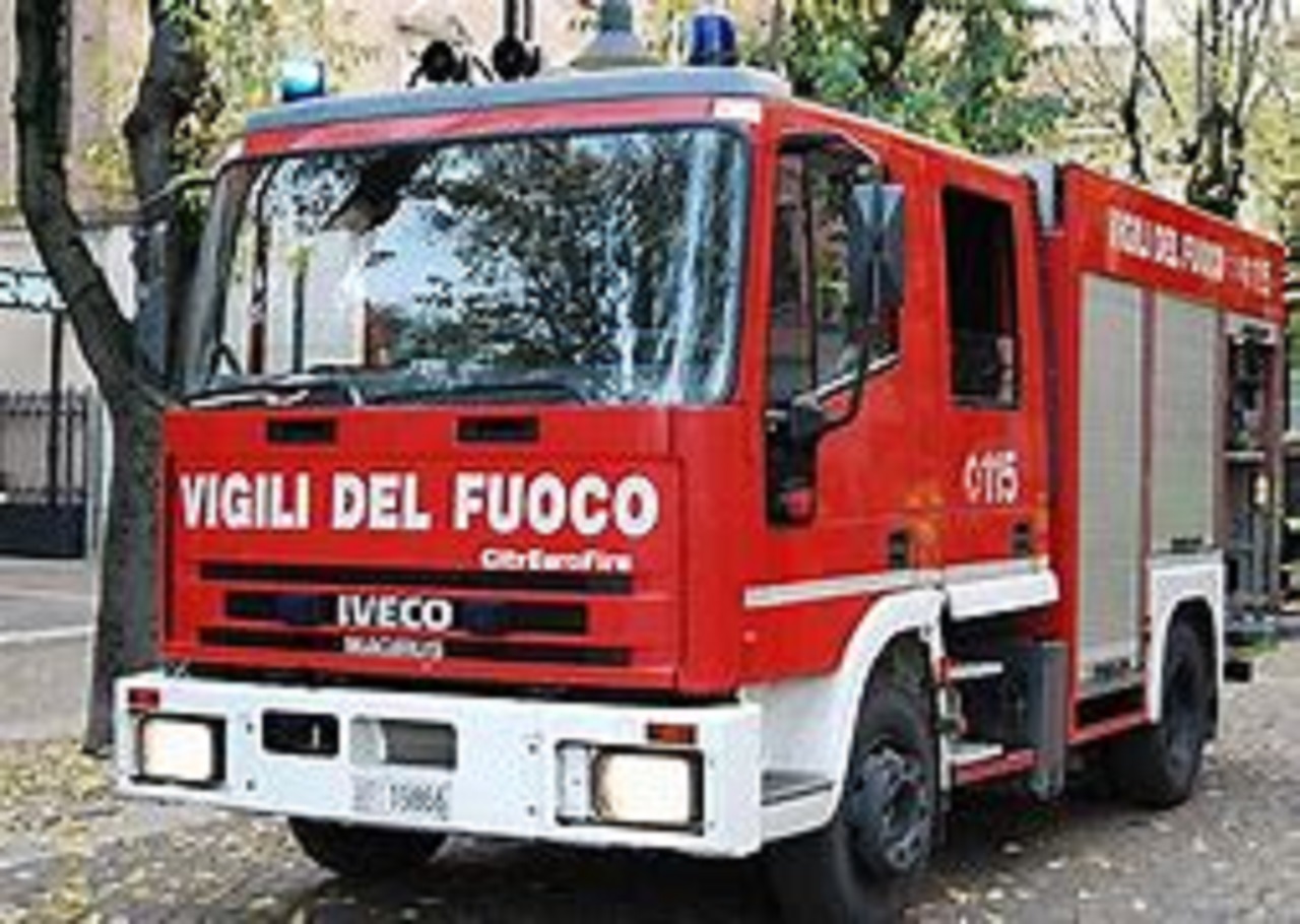 Incendio a Palermo in una casa in ristrutturazione