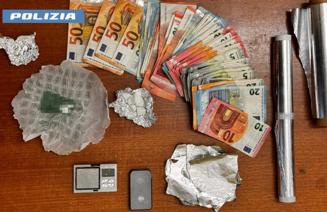 Crack e cocaina, scoperta casa di spaccio a San Cristoforo: arrestato 25enne