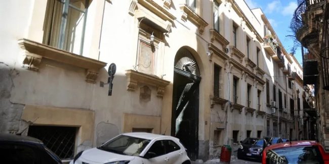 Palermo, uffici del Consiglio comunale messi a soqquadro