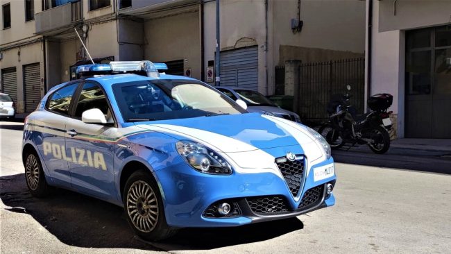 Droga “take away” in due abitazioni del quartiere Oreto: due arresti