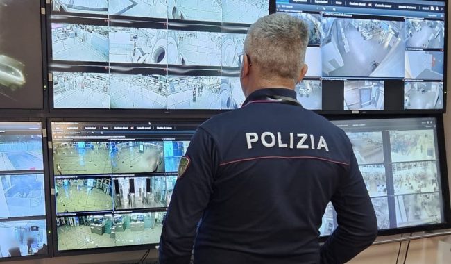 Furto all’aeroporto di Catania, operatore deruba una passeggera