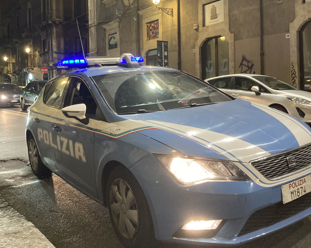 La tentata rapina e poi la fuga, 3 minorenni incastrati dalla Polizia di Stato