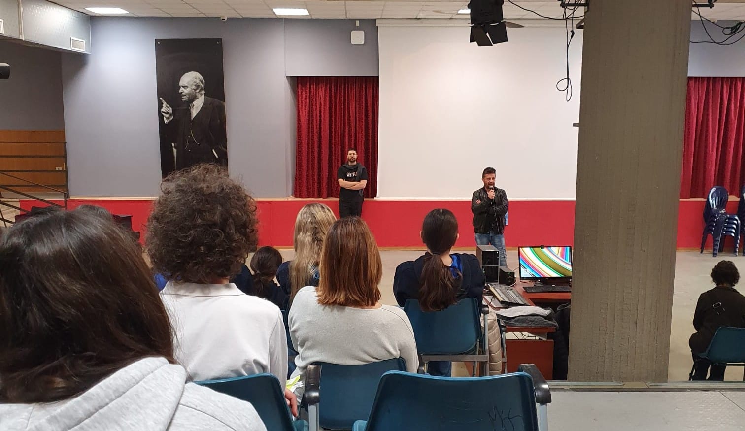 All’Istituto Comprensivo ad indirizzo musicale “Cavour” di Catania si esplora come nasce una “canzone”