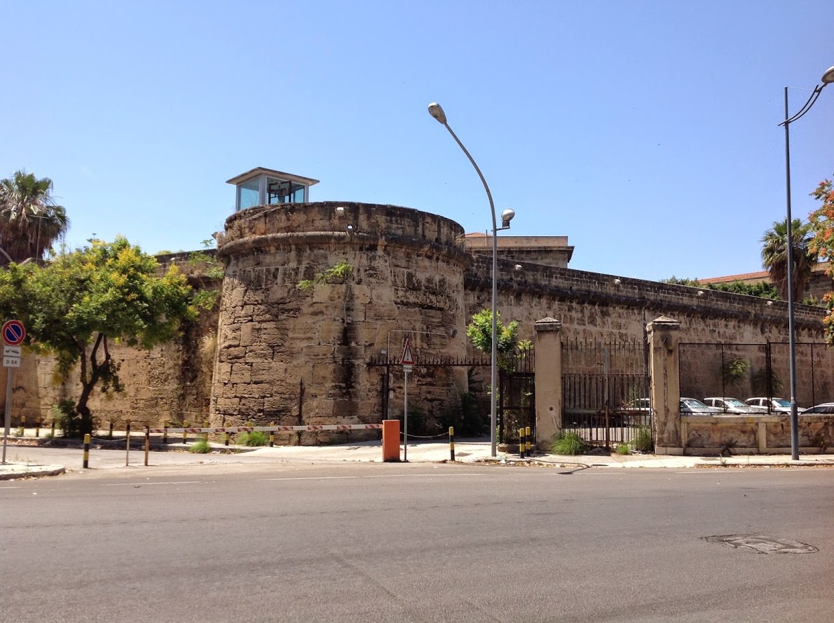 Palermo, violenza in carcere: quattro agenti feriti all’Ucciardone