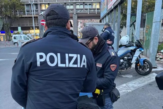 Automobilisti indisciplinati e con il cellulare alla guida: 13 patenti ritirate a Catania