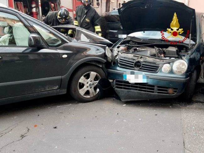 Catania, due feriti in un incidente in via Ventimiglia